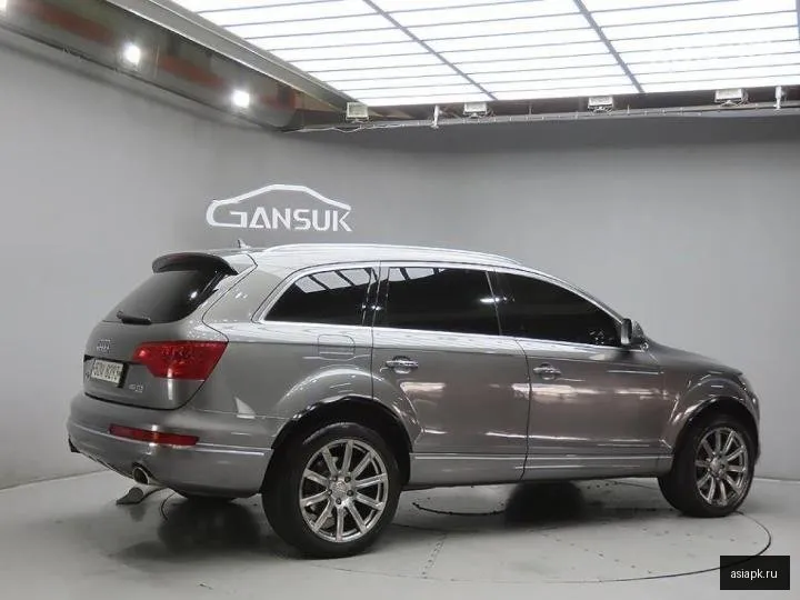 Audi Q7 4