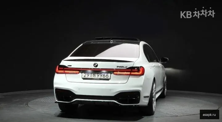 BMW 7-Series 4