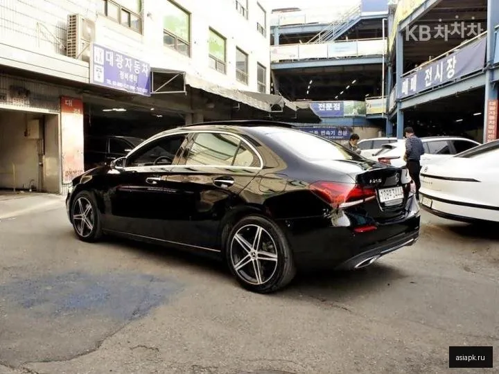 Mercedes-Benz A-Class 4