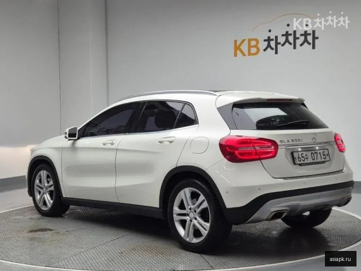 Mercedes-Benz GLA-Class 2
