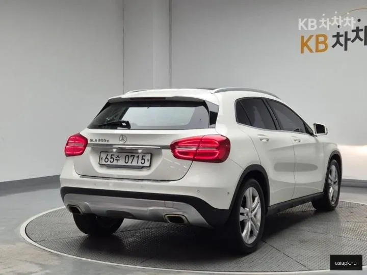 Mercedes-Benz GLA-Class 3