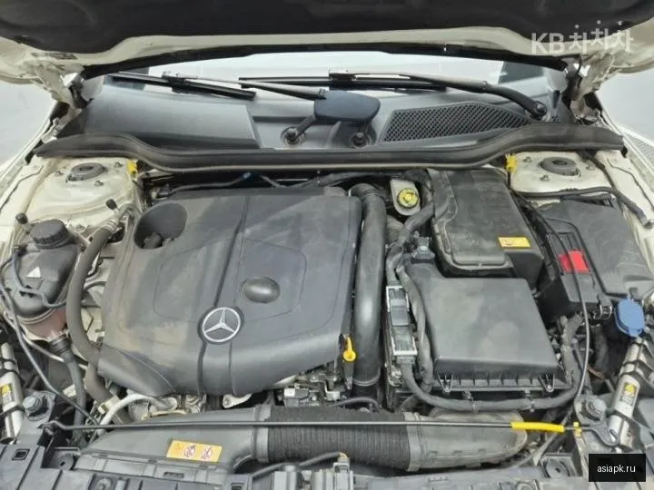 Mercedes-Benz GLA-Class 5