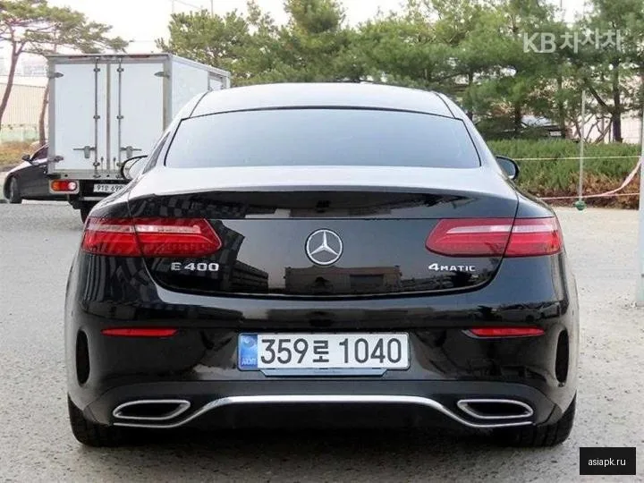 Mercedes-Benz E-Class 4