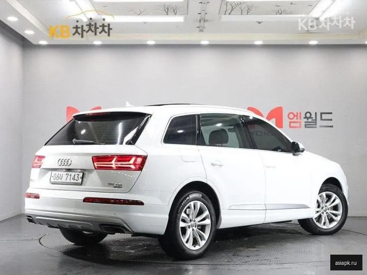 Audi Q7 4