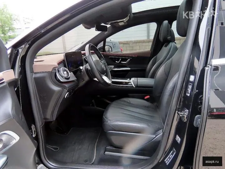 Mercedes-Benz EQE SUV 5
