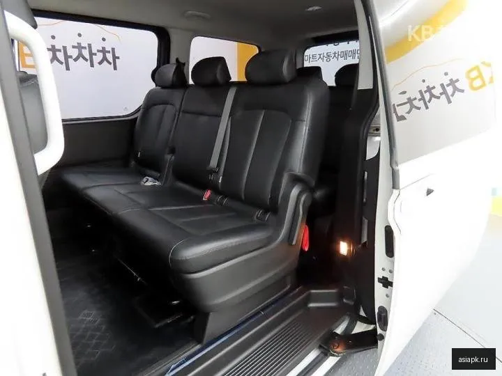 Hyundai Staria 6