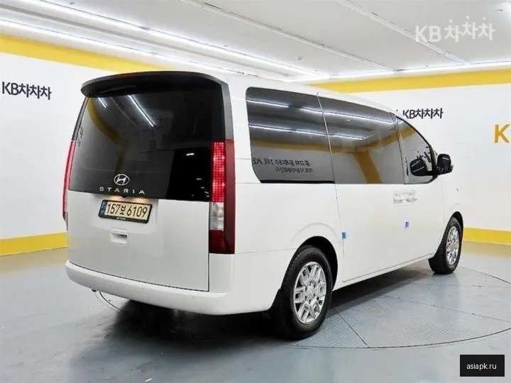 Hyundai Staria 4