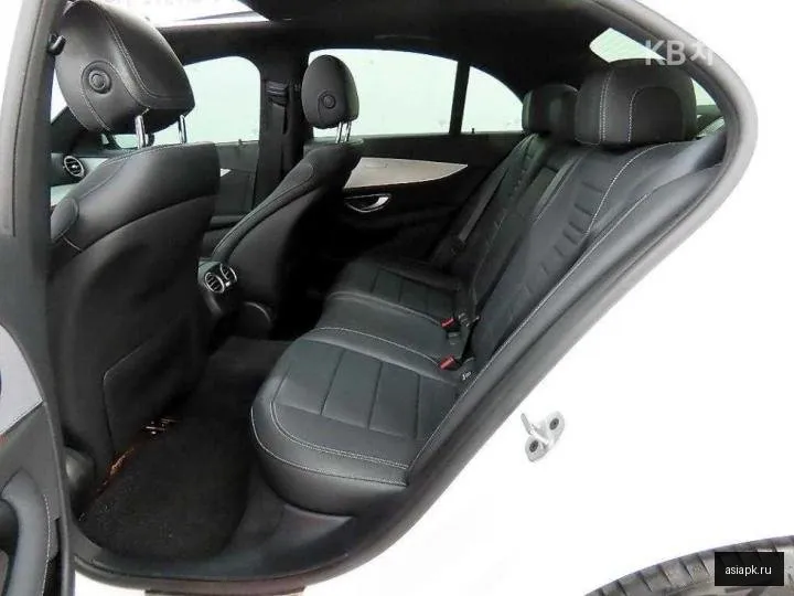 Mercedes-Benz E-Class 6