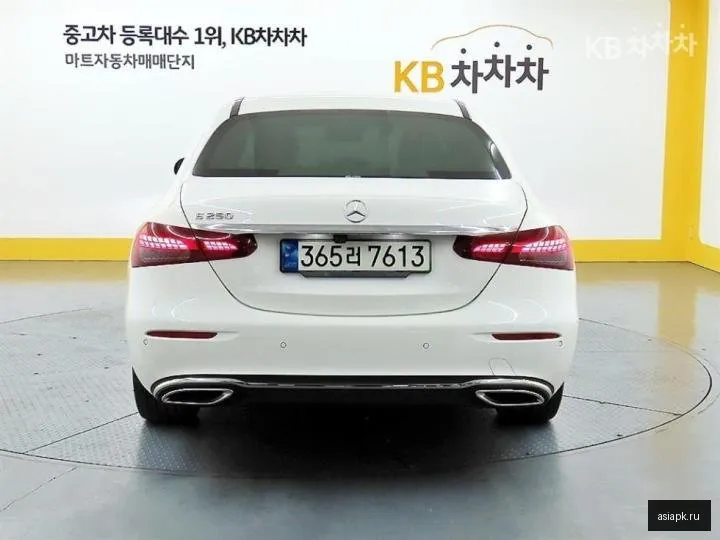 Mercedes-Benz E-Class 3