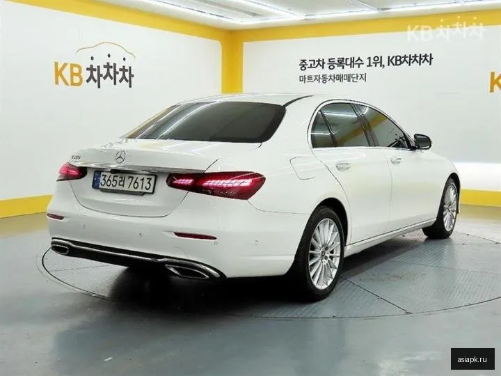 Mercedes-Benz E-Class 4