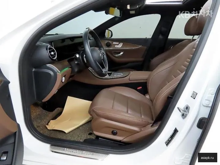 Mercedes-Benz E-Class 5