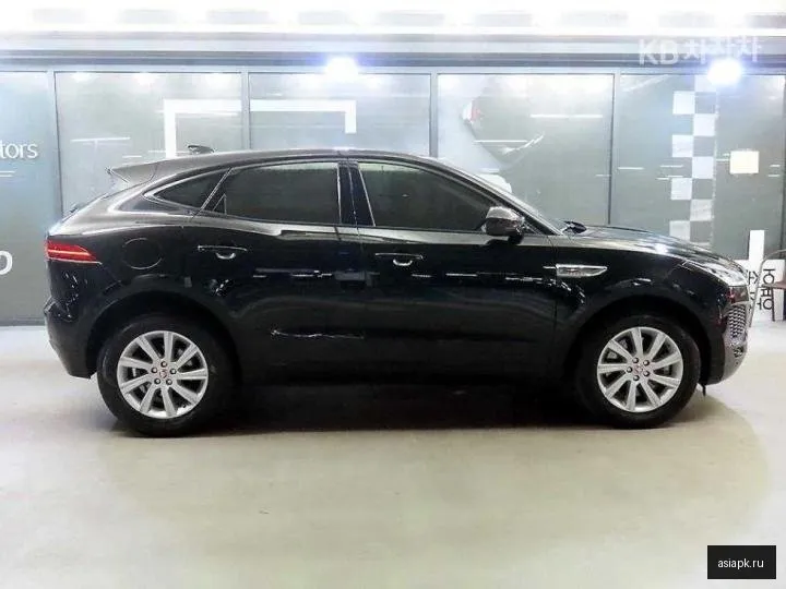 Jaguar E-Pace 3