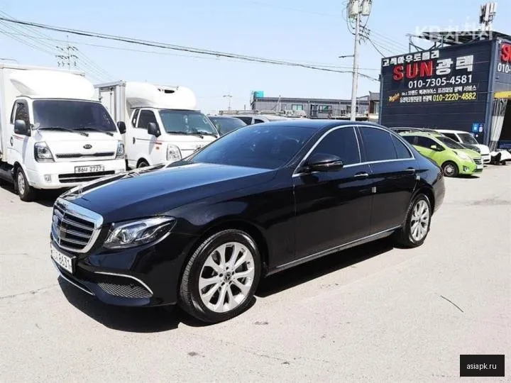 Mercedes-Benz E-Class 2