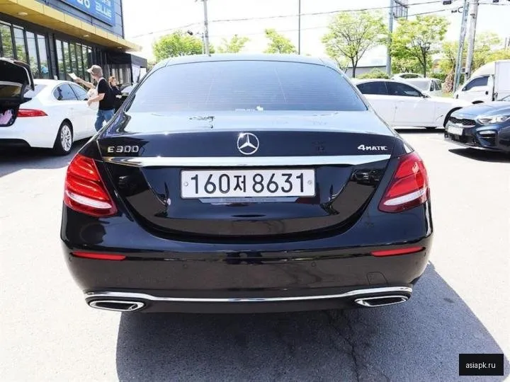 Mercedes-Benz E-Class 4