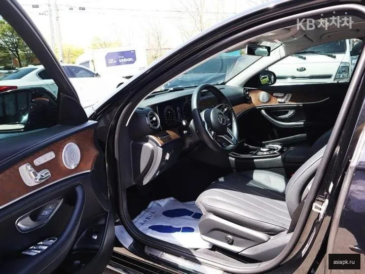 Mercedes-Benz E-Class 6