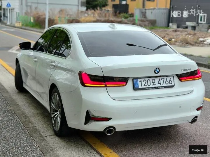 BMW 3-Series 2