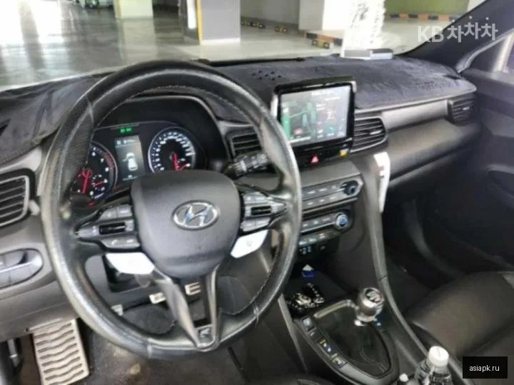 Hyundai Veloster 6