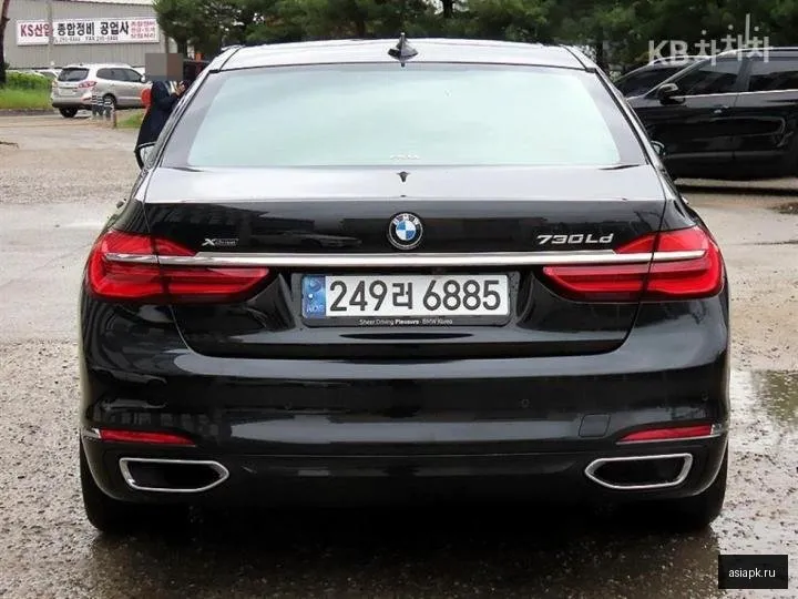 BMW 7-Series 4