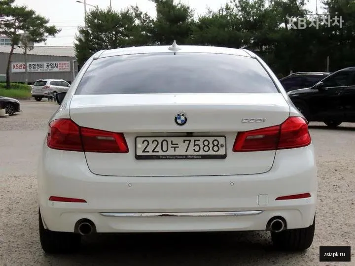 BMW 5-Series 4