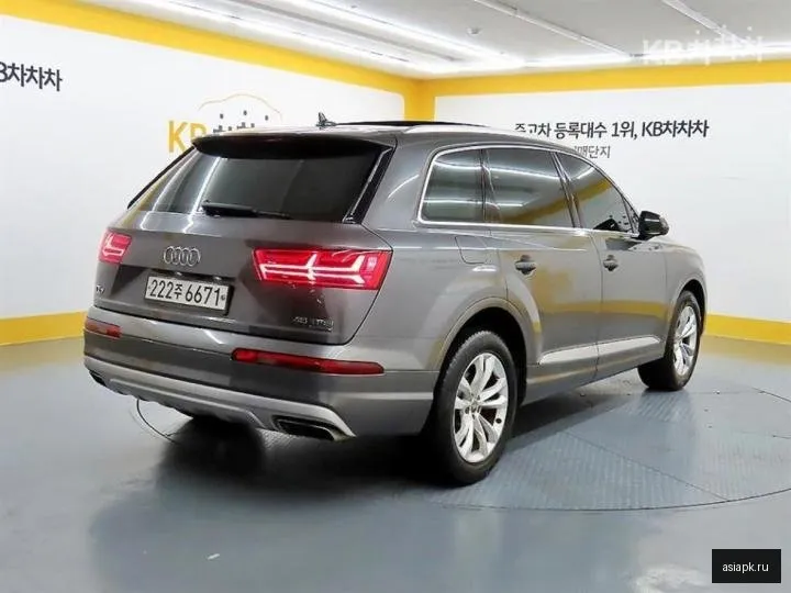 Audi Q7 4