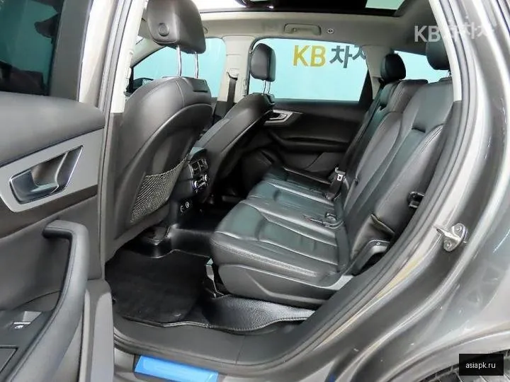 Audi Q7 6