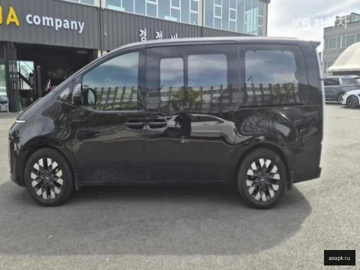 Hyundai Staria 2