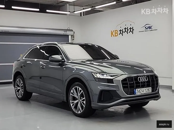 Audi Q8 4