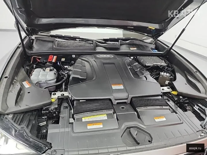 Audi Q8 5
