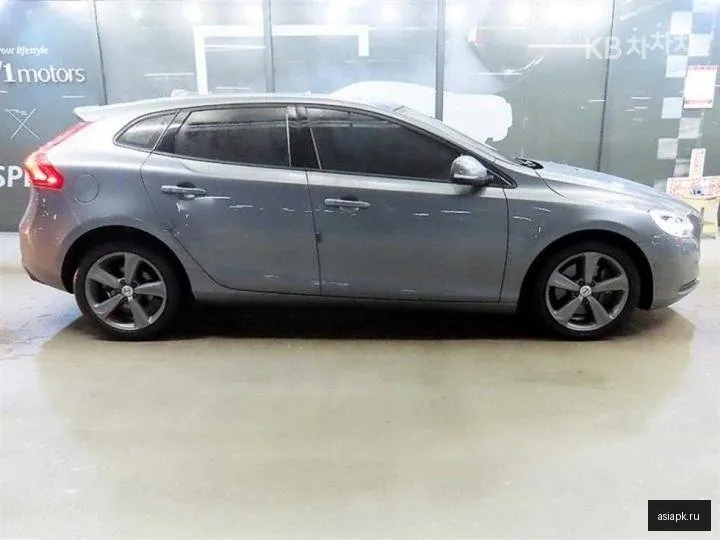 Volvo V40 3
