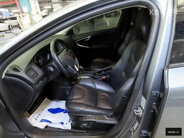 Volvo V40 6