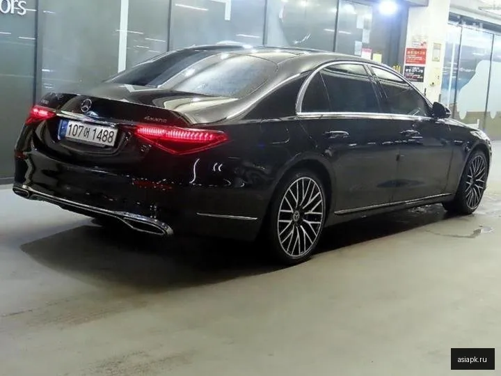 Mercedes-Benz S-Class 4