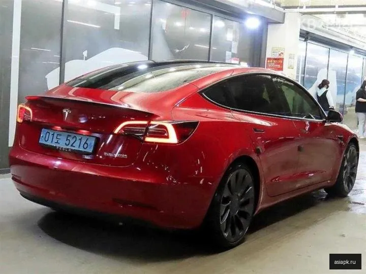 tesla Model 3 4