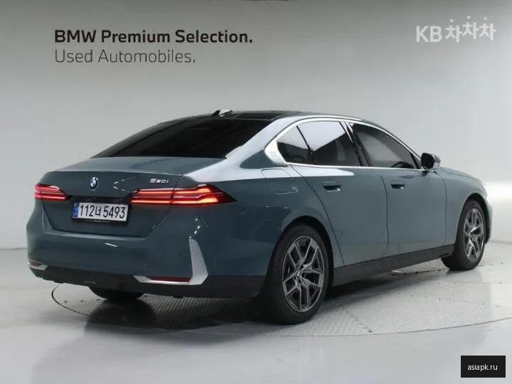 BMW 5-Series 4
