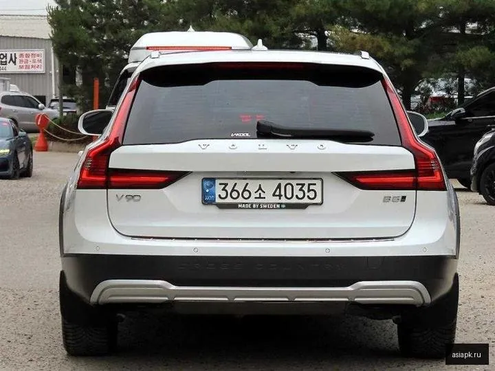 Volvo V90 4