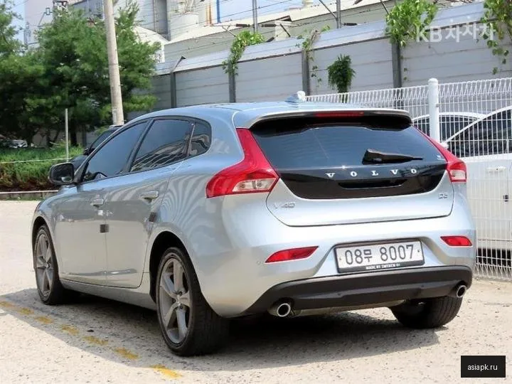 Volvo V40 3