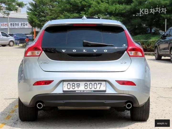 Volvo V40 4