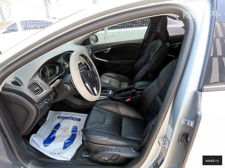 Volvo V40 5