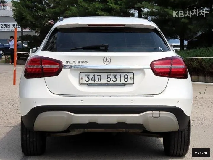 Mercedes-Benz GLA-Class 3