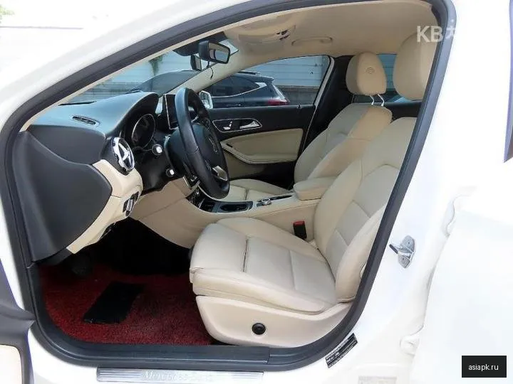 Mercedes-Benz GLA-Class 4