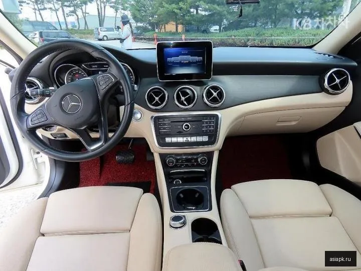 Mercedes-Benz GLA-Class 6