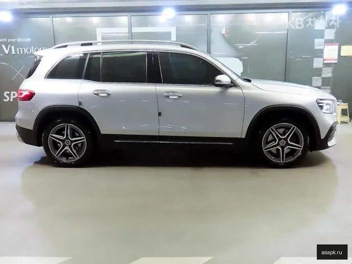 Mercedes-Benz GLB-Class 3