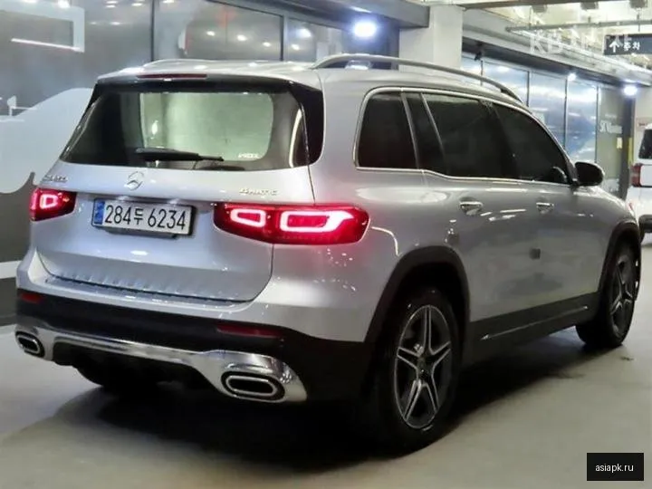 Mercedes-Benz GLB-Class 4