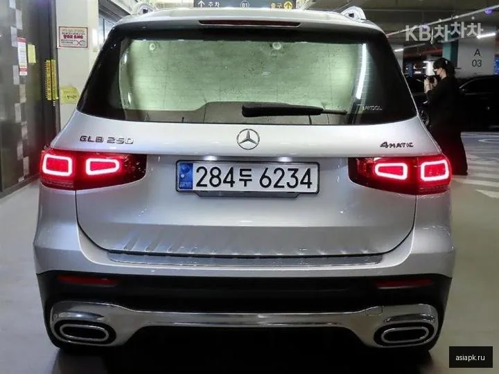 Mercedes-Benz GLB-Class 5