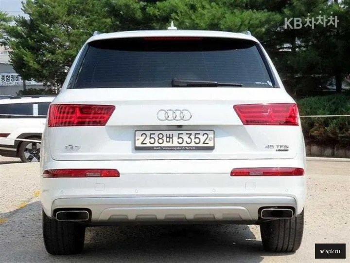 Audi Q7 4