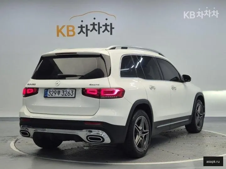 Mercedes-Benz GLB-Class 3