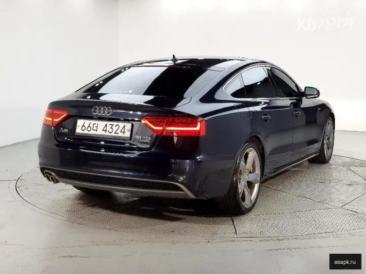 Audi A5 4
