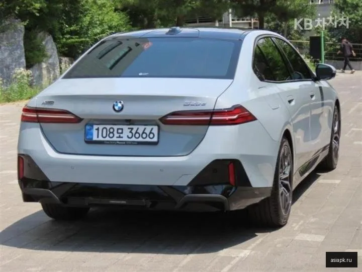 BMW 5-Series 3