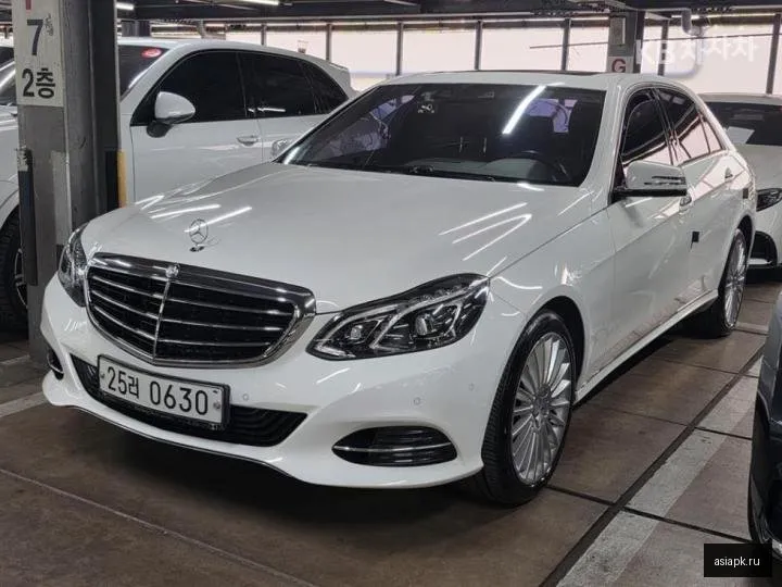 Mercedes-Benz E-Class 3