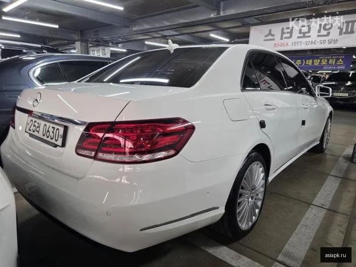 Mercedes-Benz E-Class 4