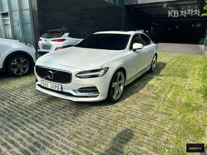 Volvo S90 3
